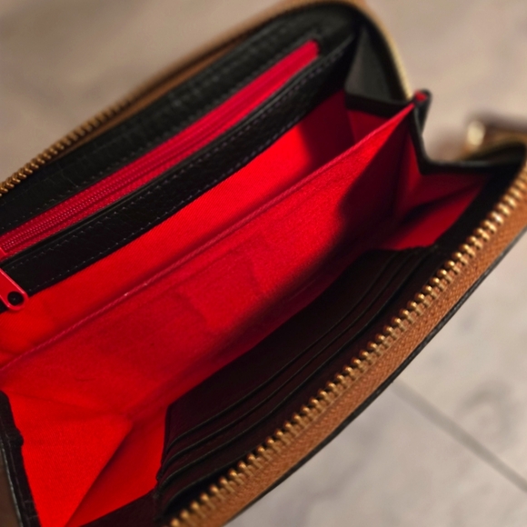 Dooney & Bourke 1975 Vintage Wallet - Picture 3 of 11